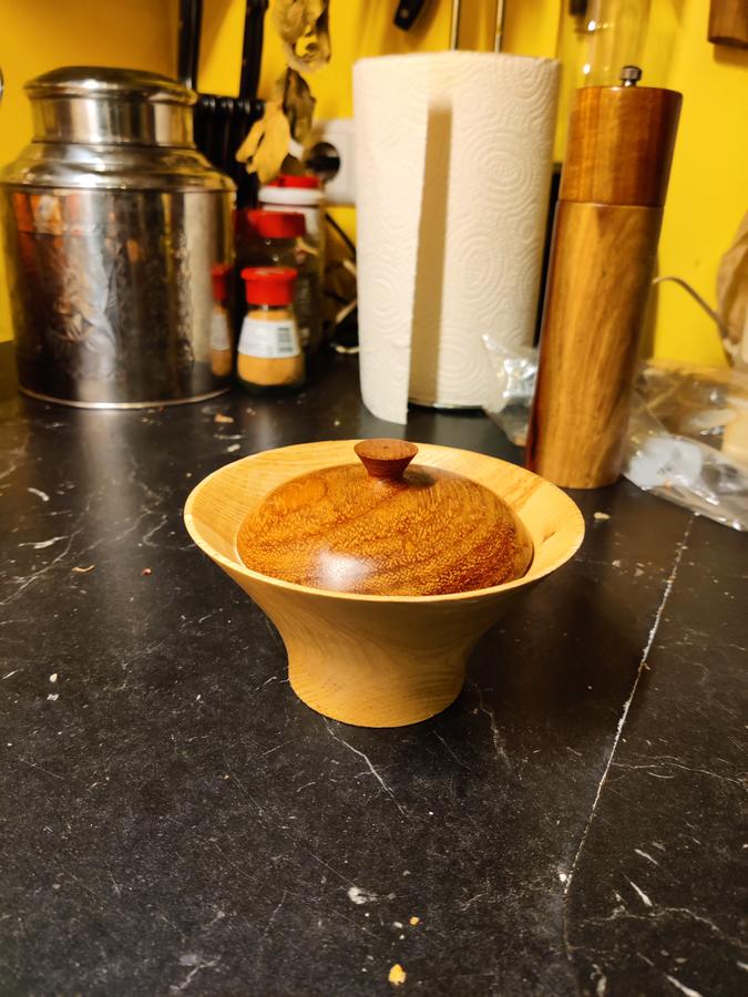 Kelkvormige essen pot met meranti deksel